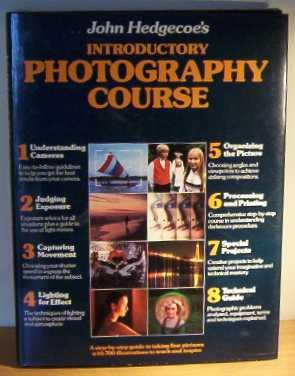 Imagen de archivo de John Hedgecoe's Introductory Photography Course a la venta por BookHolders