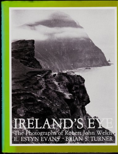 Beispielbild fr Ireland's Eye: The Photographs of Robert John Welch zum Verkauf von WorldofBooks