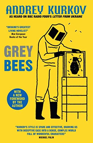 Imagen de archivo de Grey Bees: A captivating, heartwarming story about a gentle beekeeper caught up in the war in Ukraine a la venta por WorldofBooks
