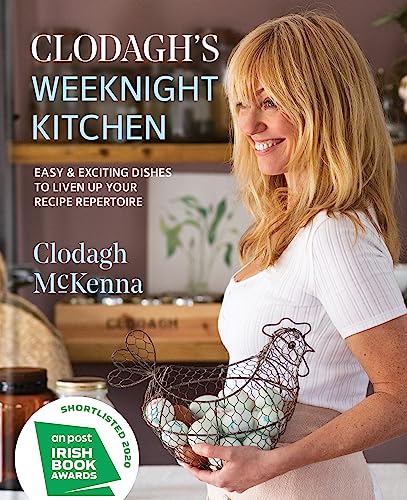 Beispielbild fr Clodagh's Weeknight Kitchen: Easy & exciting dishes to liven up your recipe repertoire zum Verkauf von PlumCircle