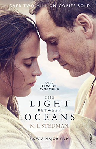 Imagen de archivo de The Light Between Oceans a la venta por ThriftBooks-Atlanta