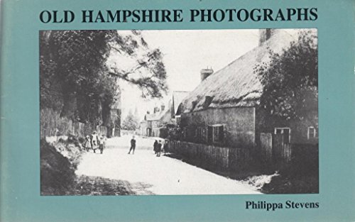 Beispielbild fr Old Hampshire Photographs zum Verkauf von Ramblin Rose Books