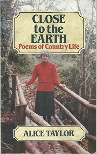9780863221033: Close to the earth: Poems of country life