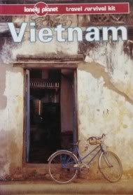 Imagen de archivo de Vietnam (Lonely Planet travel survival kit) a la venta por WorldofBooks