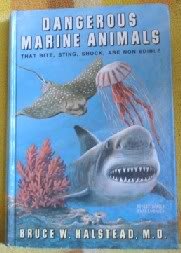 Imagen de archivo de Dangerous Marine Animals : That Bite, Sting, Shock, or Are Non-Edible a la venta por Better World Books
