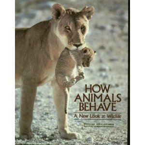 Imagen de archivo de How Animals Behave: A New Look at Wildlife (Books for World Explorers) a la venta por Once Upon A Time Books