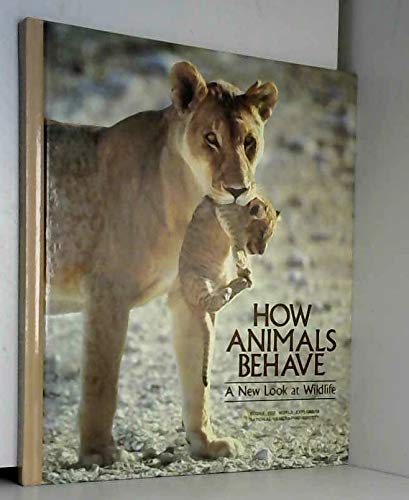 Imagen de archivo de How Animals Behave: A New Look at Wildlife (Books for World Explorers) a la venta por HPB-Emerald