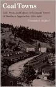 Beispielbild fr Coal Towns: Life, Work, and Culture in Company Towns of Southern Appalachia, 1880-1960 zum Verkauf von ThriftBooks-Dallas