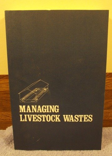 Imagen de archivo de Managing Livestock Wastes a la venta por Bingo Used Books