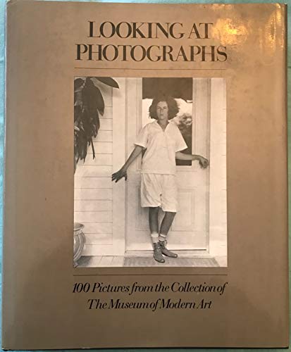 Imagen de archivo de Looking at photographs;: 100 pictures from the collection of the Museum of Modern Art, a la venta por Ergodebooks