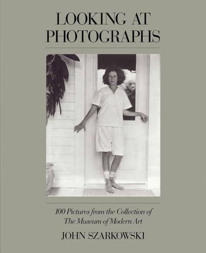 Beispielbild fr Looking at Photographs: 100 Pictures from the Collection of The Museum of Modern Art zum Verkauf von Midtown Scholar Bookstore