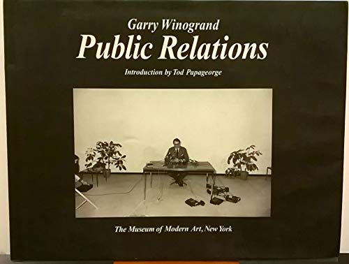 9780870706325: Garry Winogrand: Public Relations