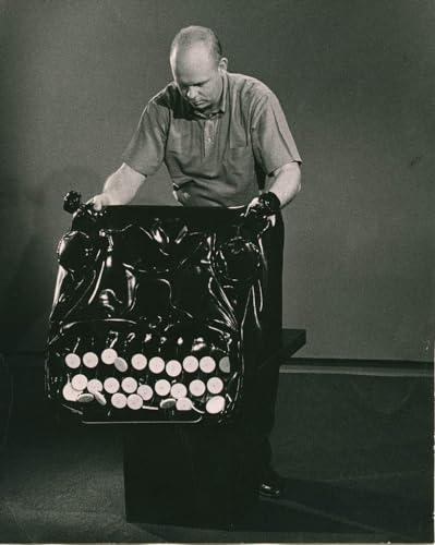 Imagen de archivo de Claes Oldenburg: Writing on the Side 1956-1969 a la venta por Midtown Scholar Bookstore