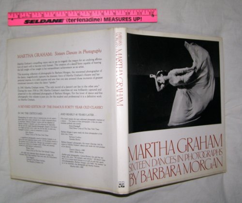 Beispielbild fr Martha Graham : Sixteen Dances in Photographs zum Verkauf von Better World Books