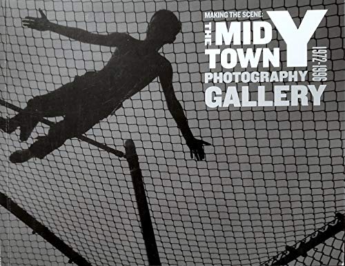 Beispielbild fr MAKING THE SCENE: THE MID-TOWN Y PHOTOGRAPHY GALLERY 1972-1996 zum Verkauf von Wonder Book