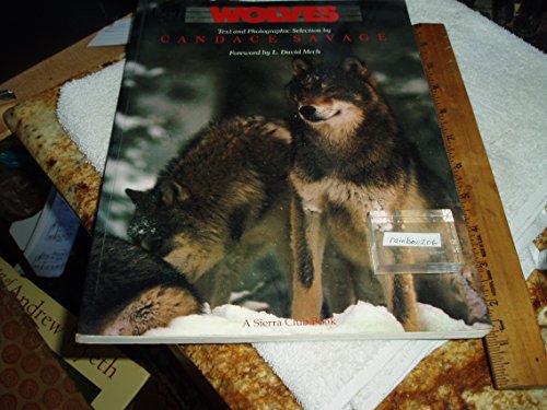 Imagen de archivo de Wolves a la venta por HPB-Diamond