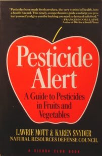Stock image for Pesticide Alert : A Guide to Pesticides in Fruits and Vegetables for sale by Better World Books: West