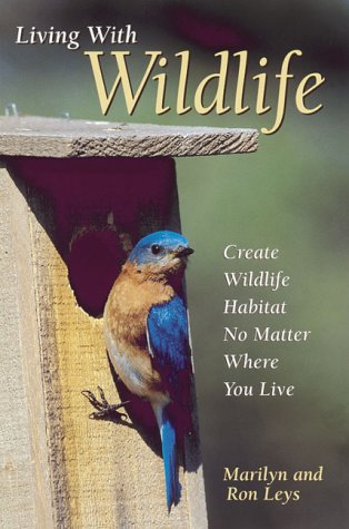 Beispielbild fr Living with Wildlife zum Verkauf von Wonder Book