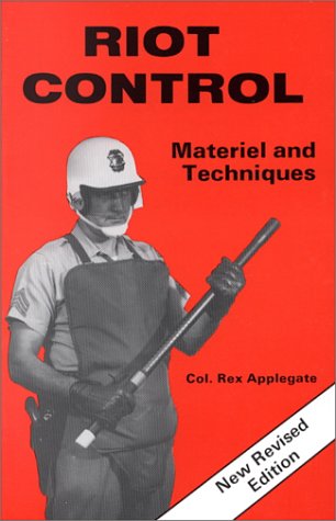 9780873642088: Riot Control: Materiel And Techniques (Police Science)
