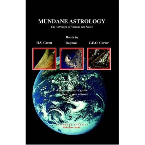 Stock image for The Astrology Of the Macrocosm: New Directions in Mundane Astrology (Llewellyn's New World Astrology Series) for sale by BooksRun