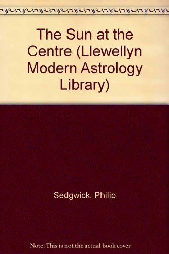 9780875427386: The Sun At The Center: A Primer on Heliocentric Astrology (Llewellyn Modern Astrology Library)