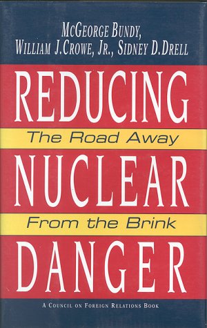Imagen de archivo de Reducing Nuclear Danger : The Road Away from the Brink a la venta por Better World Books: West