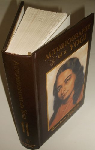 Imagen de archivo de Autobiography of a Yogi Yogananda, Paramahansa and Yogananda a la venta por Vintage Book Shoppe