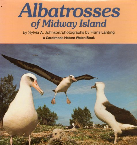 Imagen de archivo de The Albatrosses of Midway Island (Carolrhoda Nature Watch Series) a la venta por SecondSale
