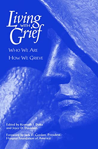 Imagen de archivo de Living with Grief Who We Are, How We Grieve a la venta por Neil Shillington: Bookdealer/Booksearch