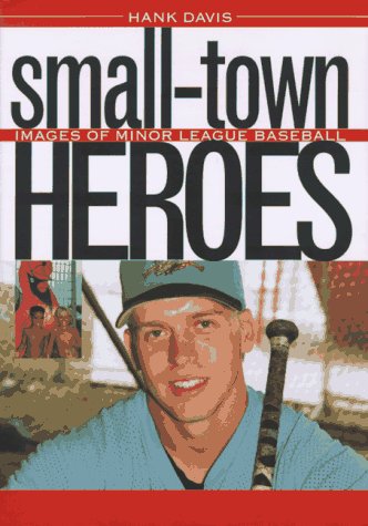 Imagen de archivo de Small-Town Heroes : Images of Minor League Baseball a la venta por Better World Books