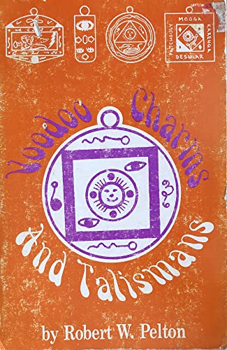 9780877494928: Voodoo Charms & Talismans