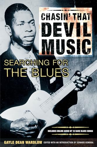 9780879305529: Chasin' That Devil Music, Searching for the Blues: With Online Resource