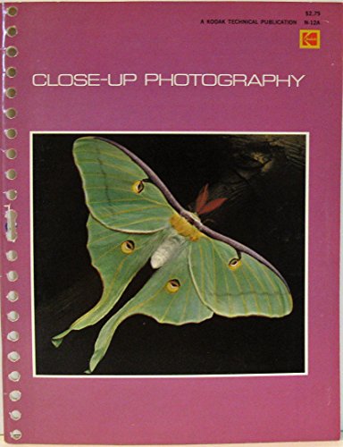 Beispielbild fr Close-Up Photography zum Verkauf von NWJbooks