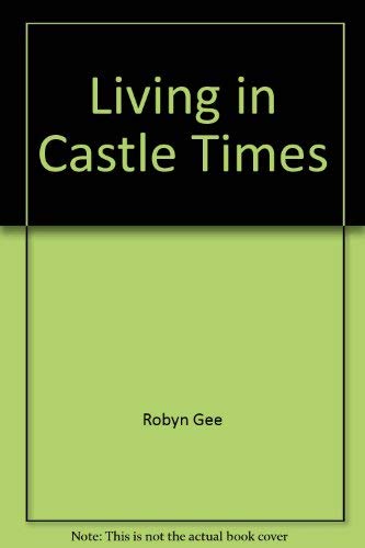 9780881101065: Living in Castle Times