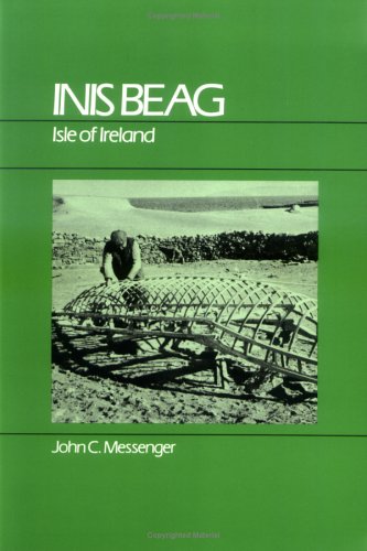 Imagen de archivo de Inis Beag : Isle of Ireland a la venta por Better World Books