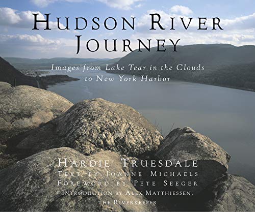 Imagen de archivo de Hudson River Journey : Images from Lake Tear in the Clouds to New York Harbor a la venta por Better World Books