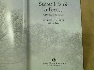 Imagen de archivo de The Secret Life of a Forest : A Photographic Essay a la venta por Better World Books