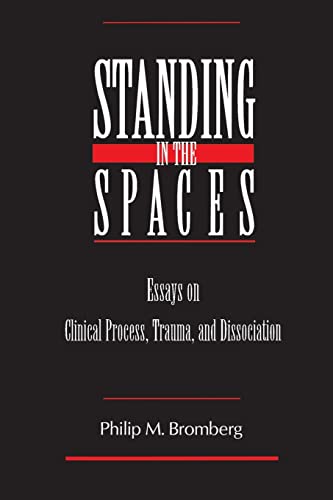 Beispielbild fr Standing in the Spaces: Essays on Clinical Process Trauma and Dissociation zum Verkauf von Blackwell's