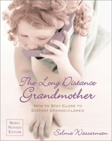 Imagen de archivo de The Long Distance Grandmother: How to Stay Close to Distant Grandchildren a la venta por KuleliBooks