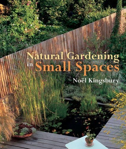 Beispielbild fr Natural Gardening in Small Spaces zum Verkauf von Better World Books