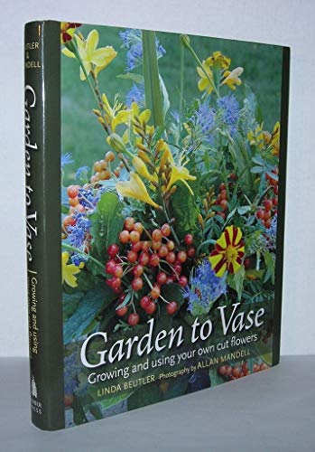 Imagen de archivo de Garden to Vase: Growing and Using Your Own Cut Flowers a la venta por WeBuyBooks