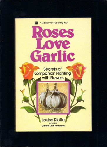 Stock image for Roses Love Garlic : Secrets of Companion Planting with Flowers for sale by Better World Books