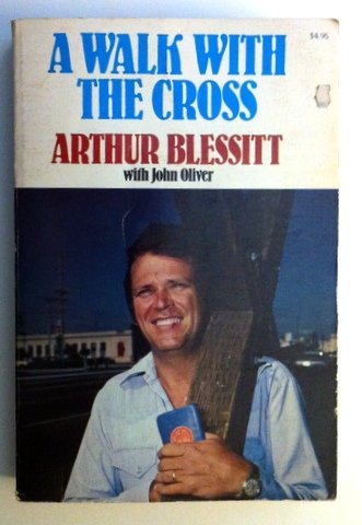 Imagen de archivo de A Walk with the Cross a la venta por Top Notch Books