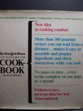 Imagen de archivo de The New York times large type cookbook a la venta por Hastings of Coral Springs