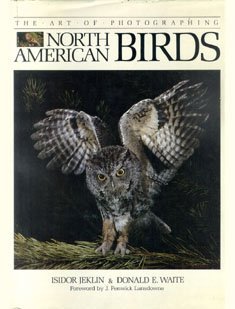 Imagen de archivo de Art of Photographing North American Birds a la venta por BookHolders