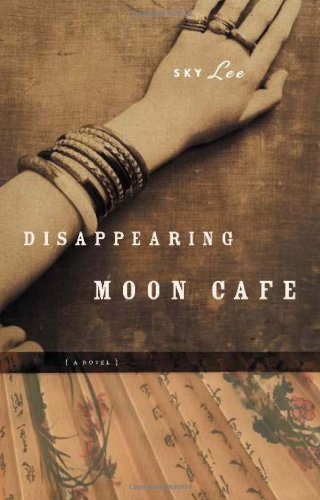 Imagen de archivo de Disappearing Moon Cafe a la venta por Better World Books