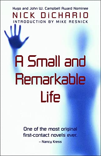 Imagen de archivo de Small and Remarkable Life (Robert Sawyer) a la venta por WorldofBooks