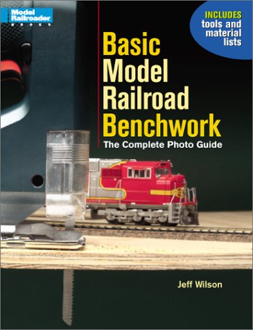 9780890246153: Basic Model Railroad Benchwork: The Complete Photo Guide