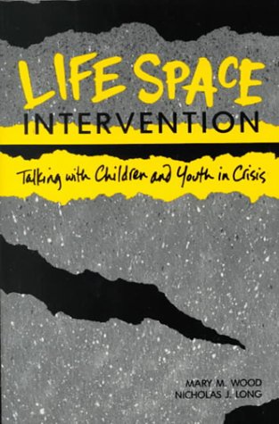 9780890792452: Life Space Intervention: Talking With Children and Youth in Crisis