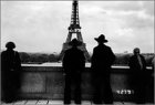 Beispielbild fr Picture Paris: Landmarks of a New Generation zum Verkauf von Shadetree Rare Books